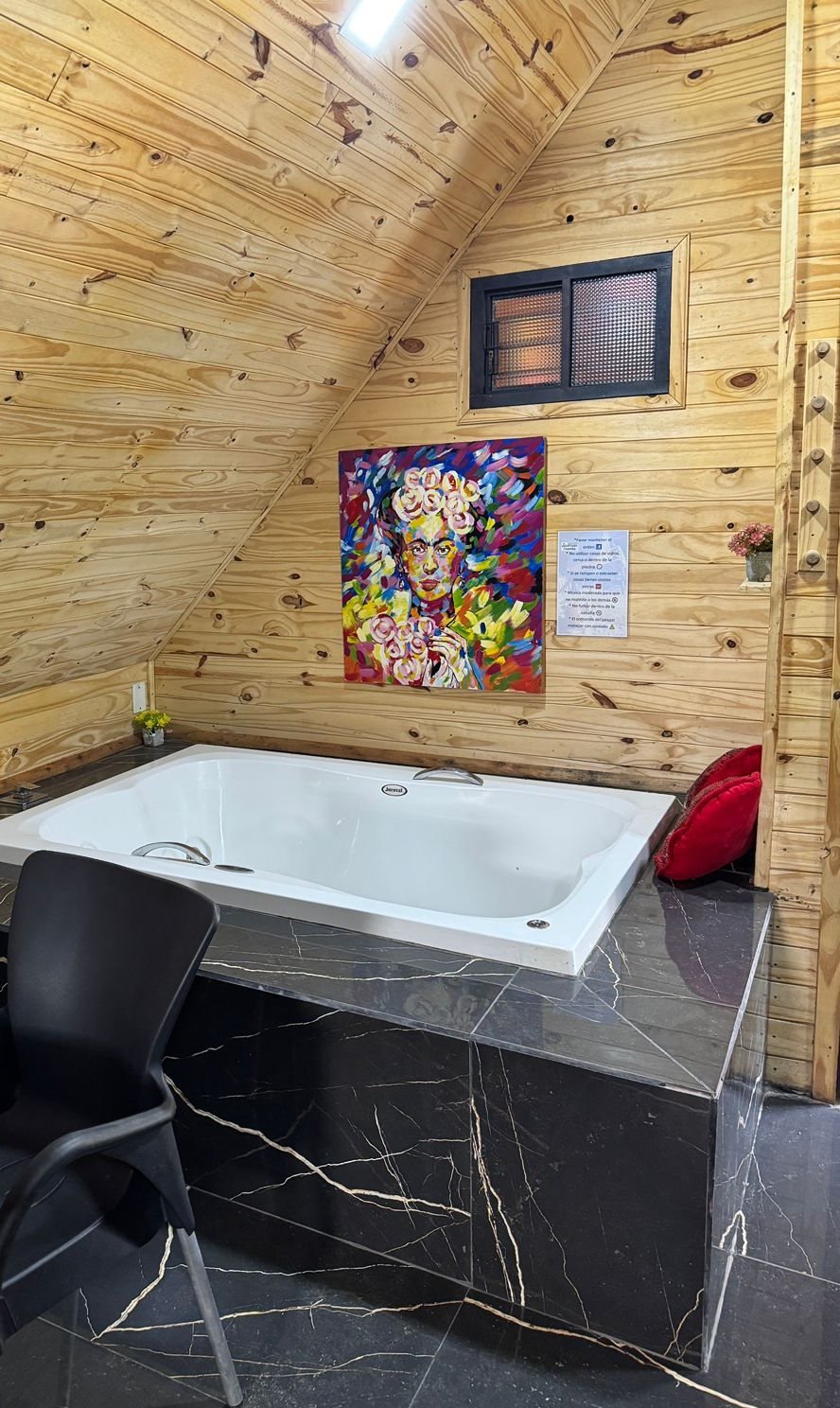 Jacuzzi privado climatizado en la cabaña premium
